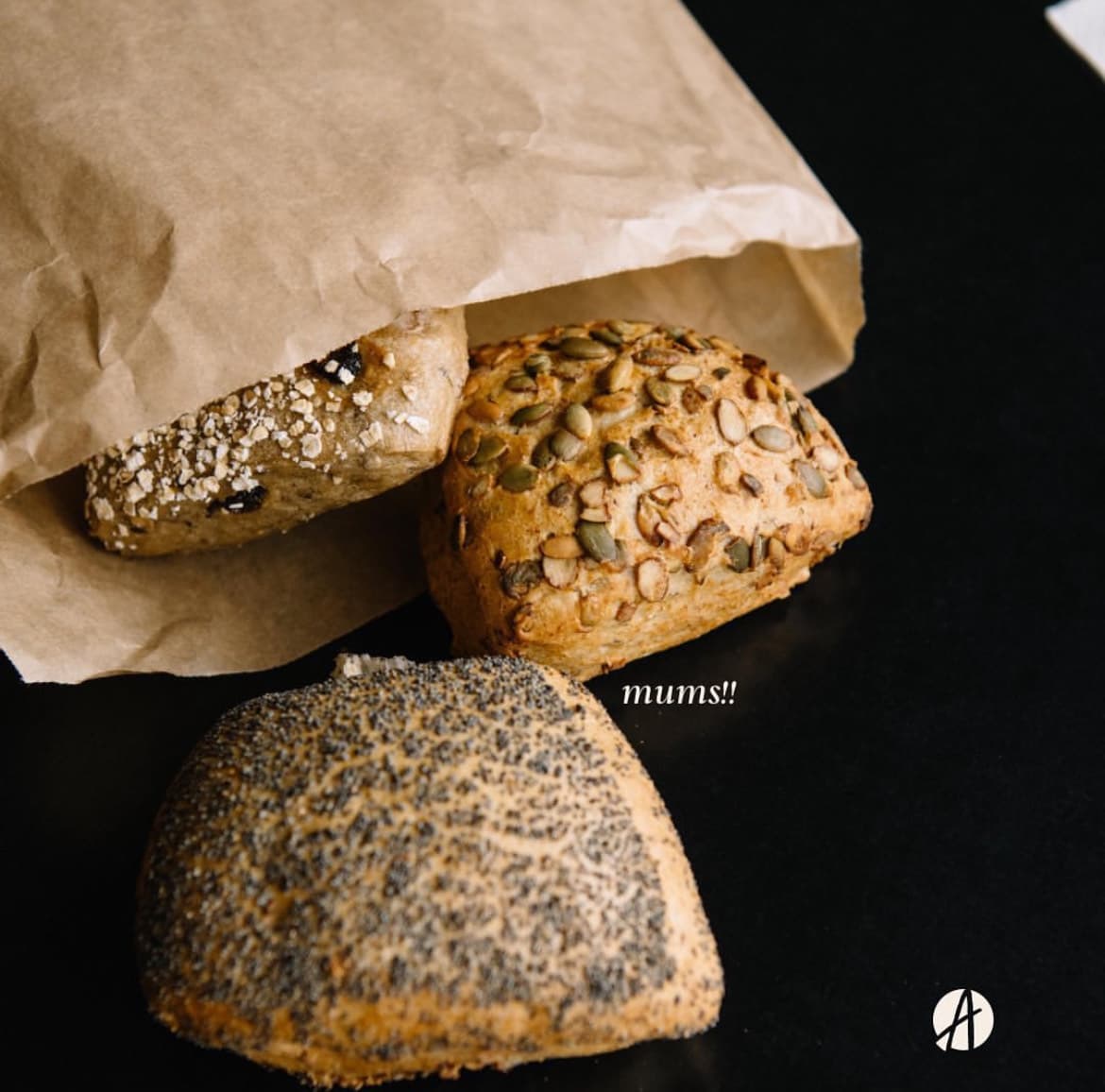 Rundstykkir og grovbollar fyri hálvan prís